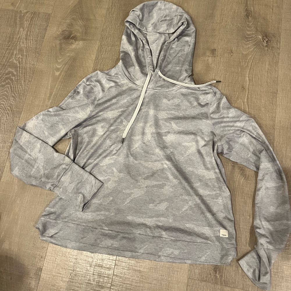 Vuori Halo Essential Dream Knit Hoodie Sweatshirt Light Gray Camo Crop Medium